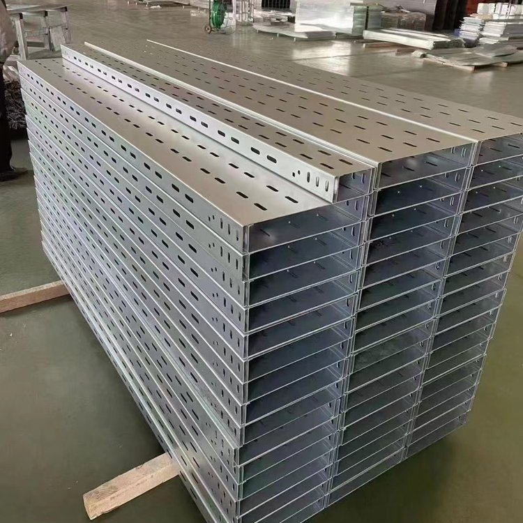 梯式橋架安裝：通透架構，賦能電纜高效安全傳輸